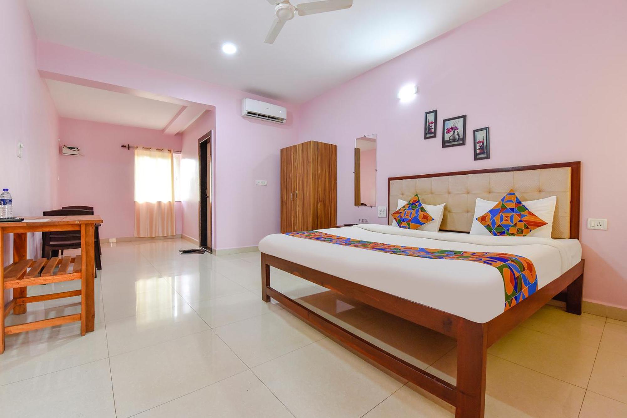 Fabexpress Morjim Paradise - Nr Morjim Beach Bagian luar foto