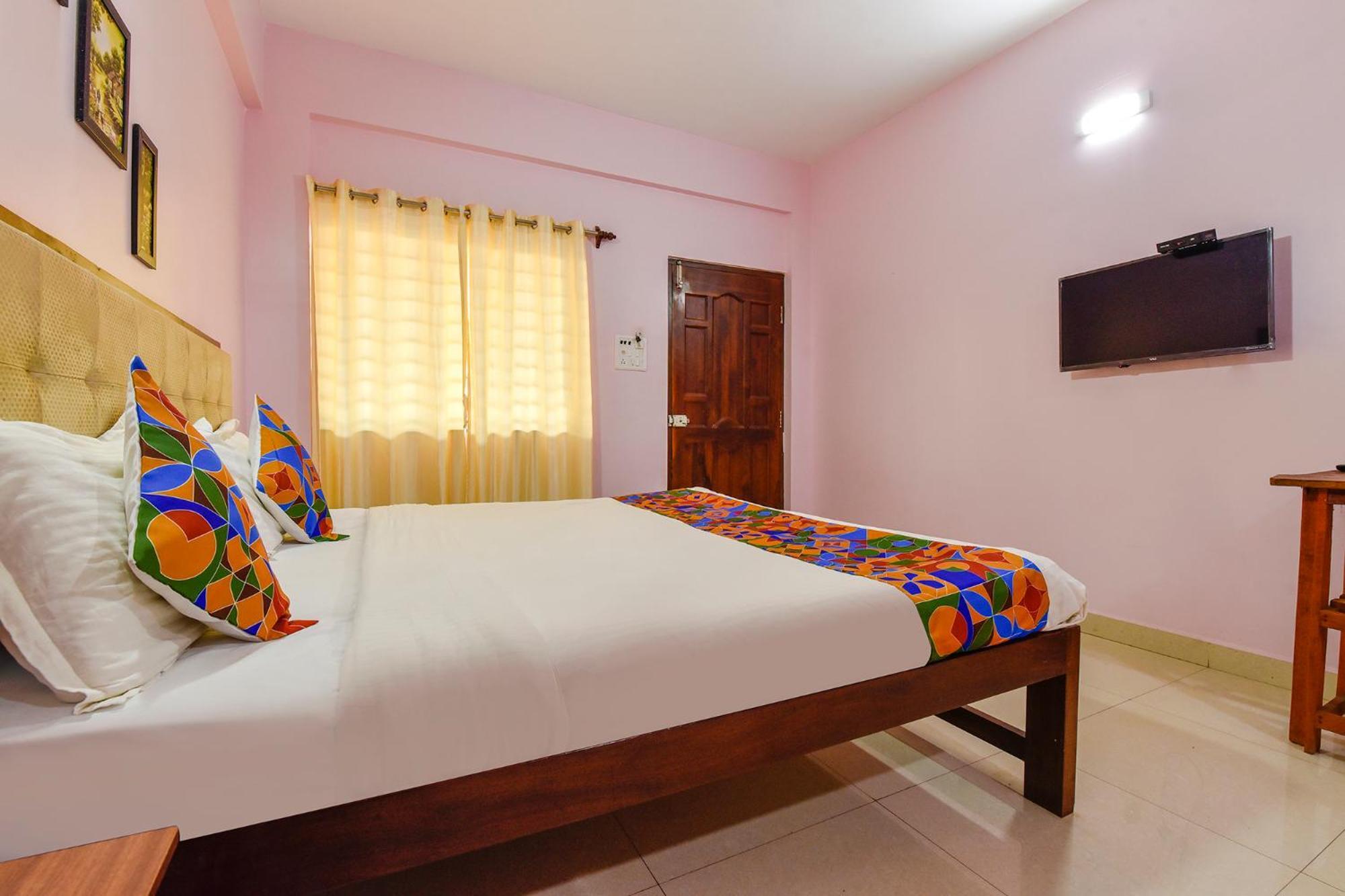 Fabexpress Morjim Paradise - Nr Morjim Beach Bagian luar foto