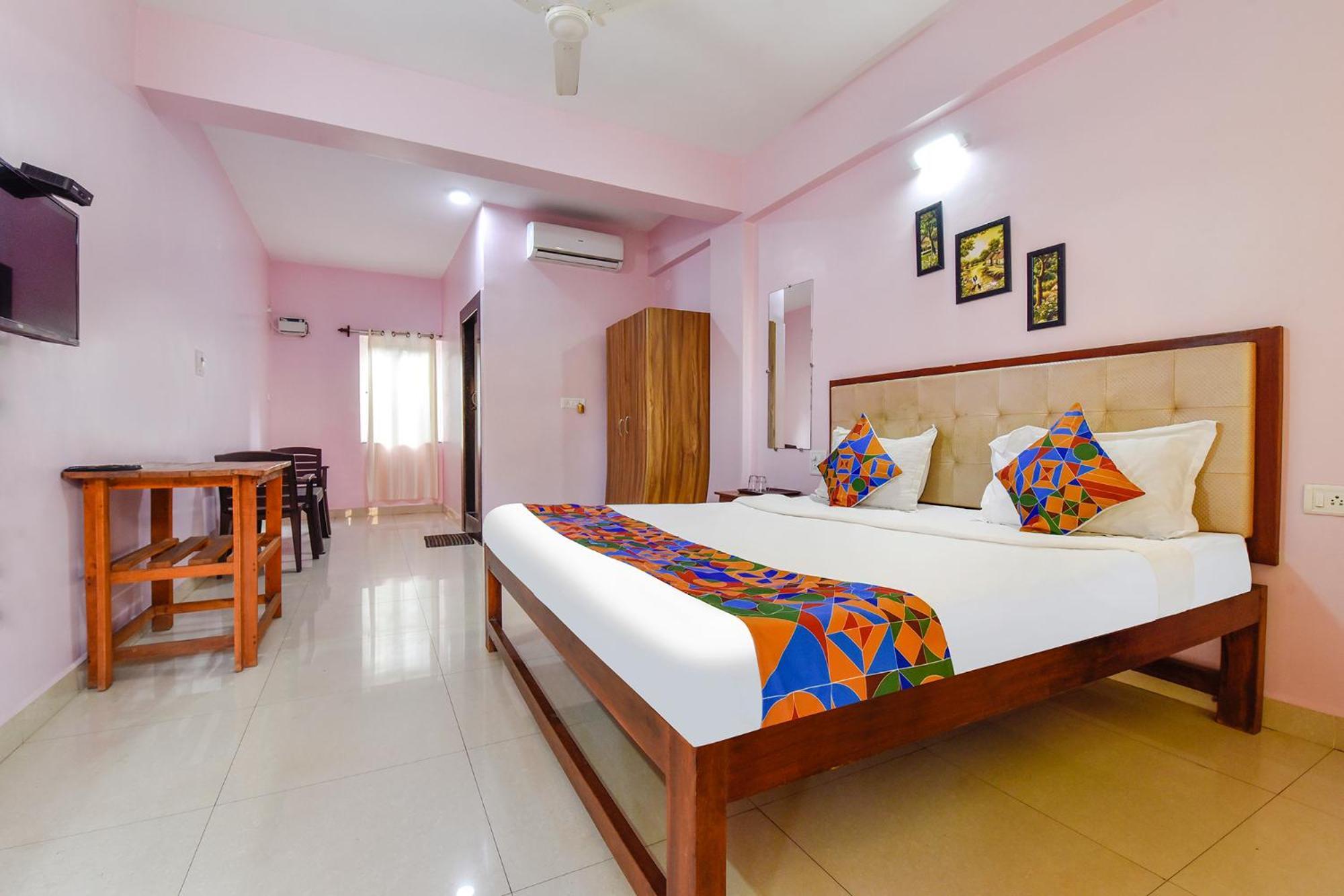 Fabexpress Morjim Paradise - Nr Morjim Beach Bagian luar foto