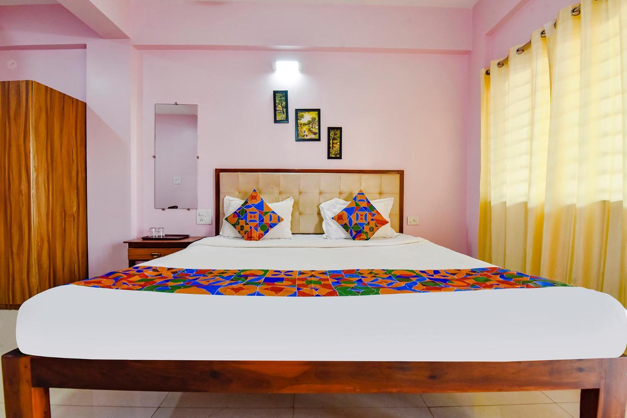 Fabexpress Morjim Paradise - Nr Morjim Beach Bagian luar foto