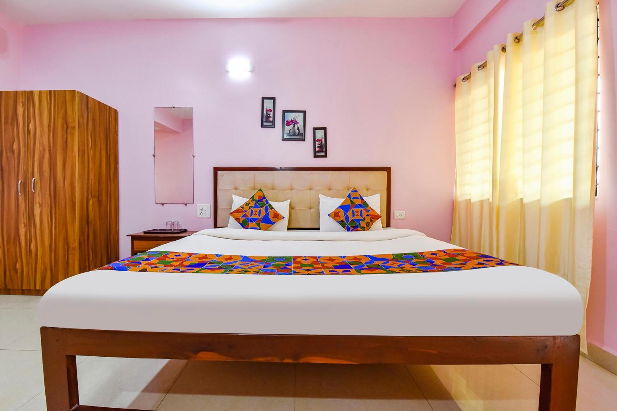 Fabexpress Morjim Paradise - Nr Morjim Beach Bagian luar foto