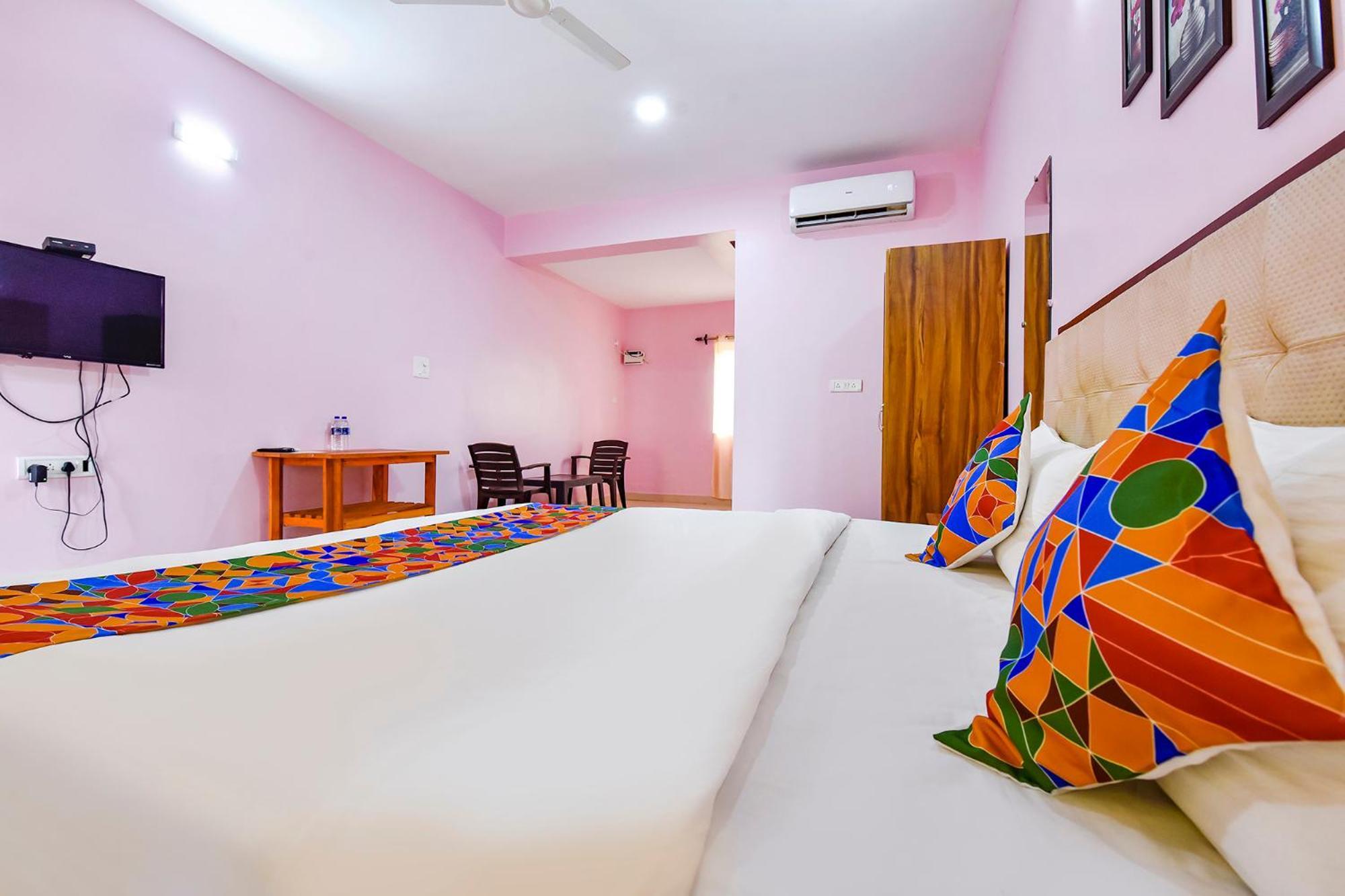 Fabexpress Morjim Paradise - Nr Morjim Beach Bagian luar foto